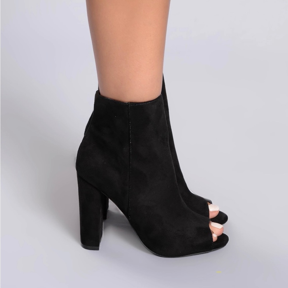 NWT Fashion Nova Open Toe Booties